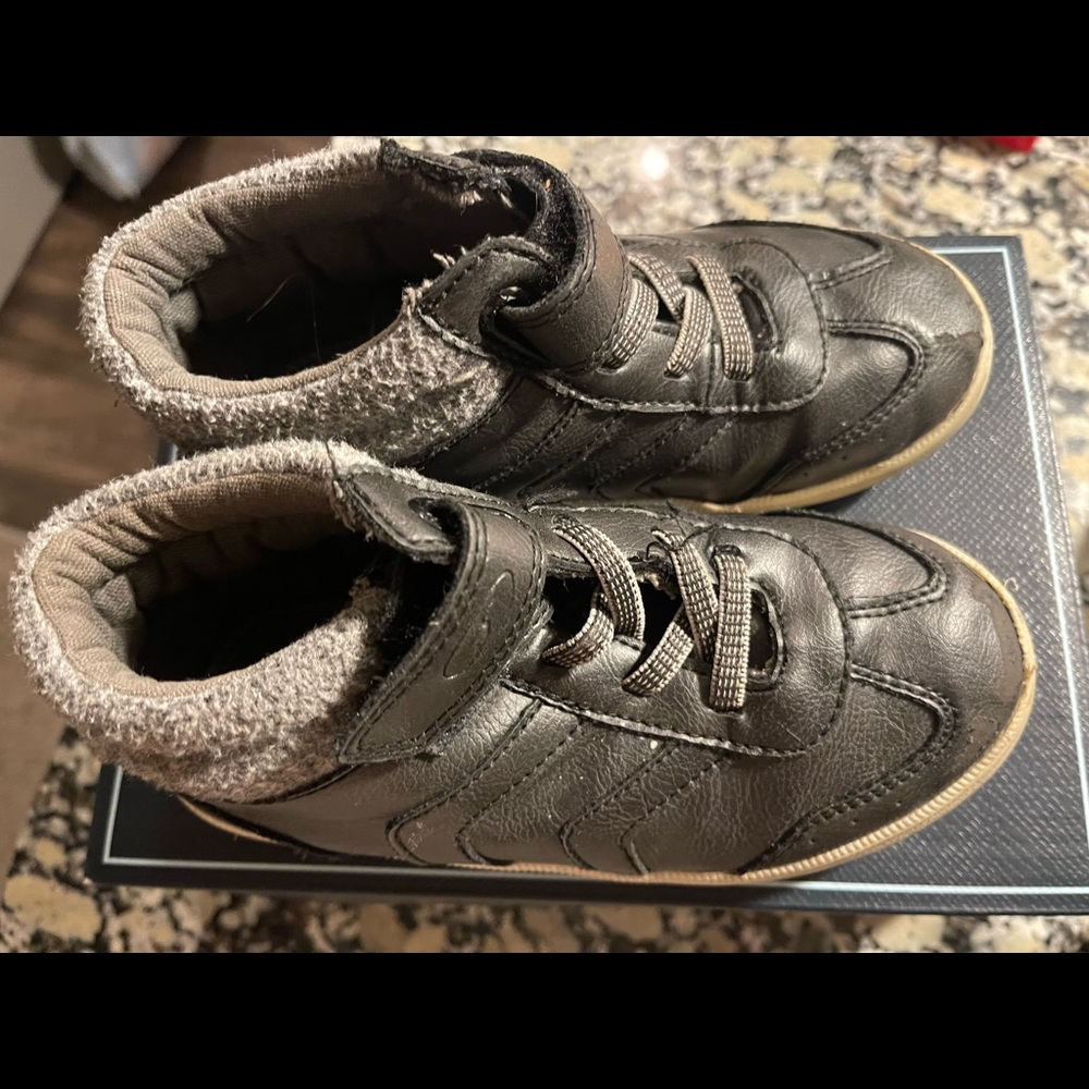 Dr. Scholl’s  shoes size toddler boy US 10 ( UK 9) .